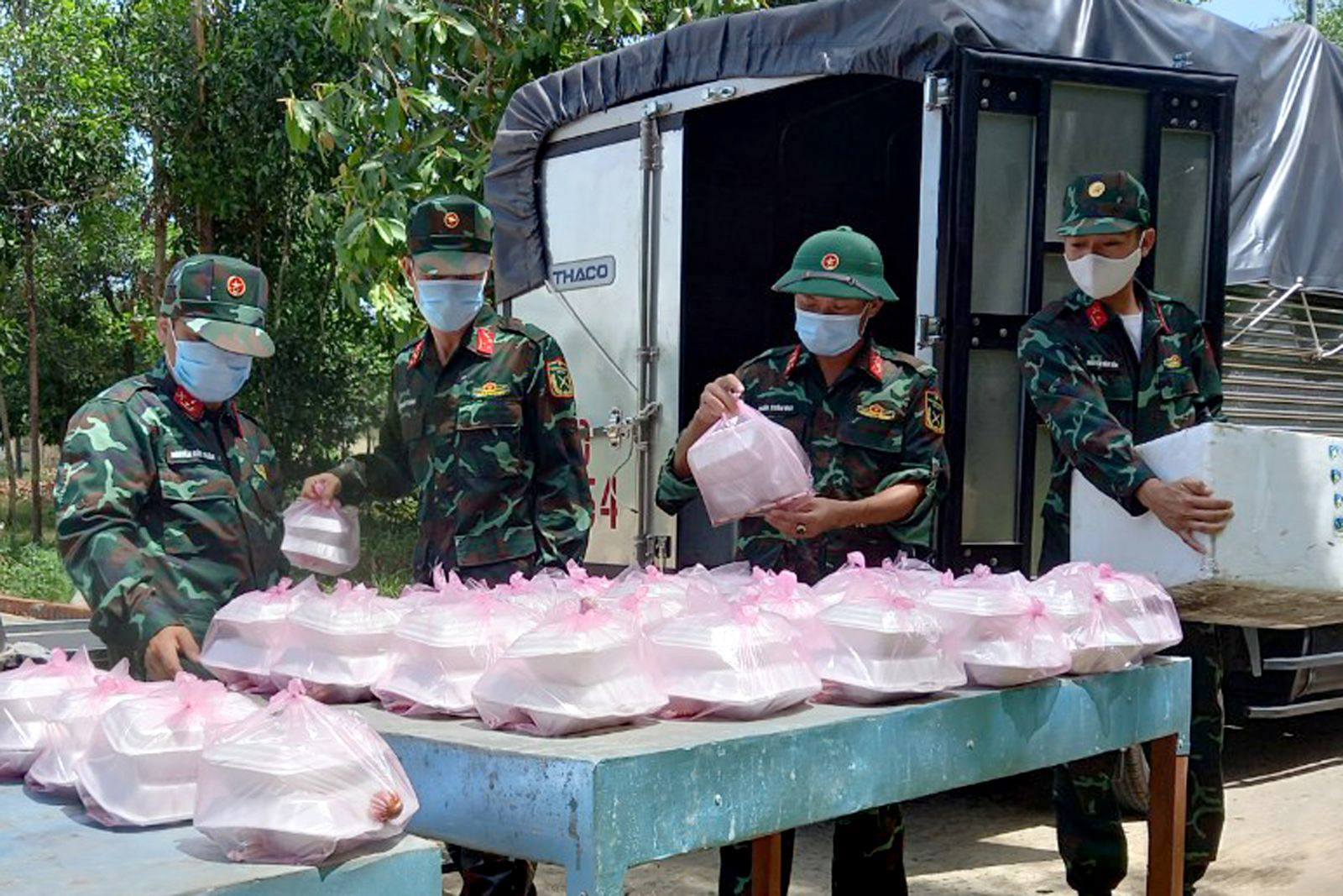 “Hết dịch anh về ta sinh con chưa muộn”